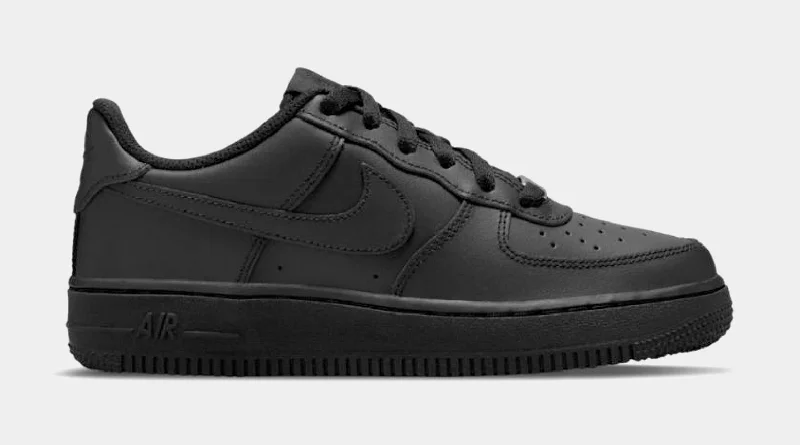 Basketball shoes lightweight-fit -Air Force 1 Low LE Grade School Lifestyle Shoes (Black/Black)